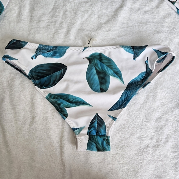​Cupshe Leaf Print Cross-Front Bikini - Teal/White Medium (M) - Picture 5 of 7